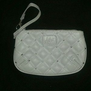 Aero wristlet